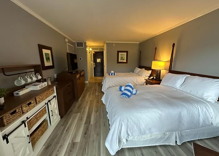 Exclusive Kauai Beachfront Resort With Dining, Bar, Spa, Pool & Waterslide